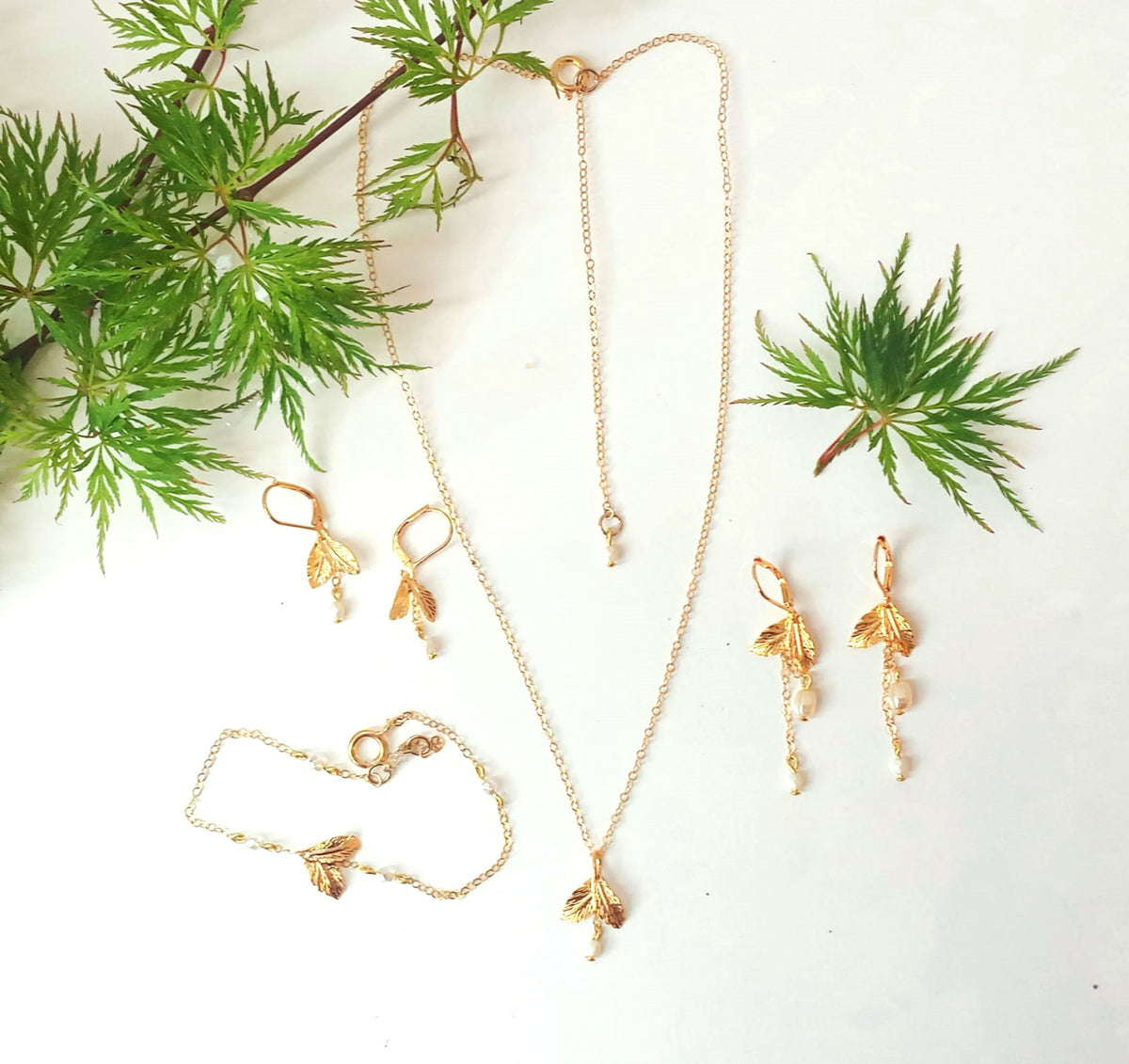 Parure 3 pièces "Petite Feuille": Boucles courtes, Bracelet & Collier