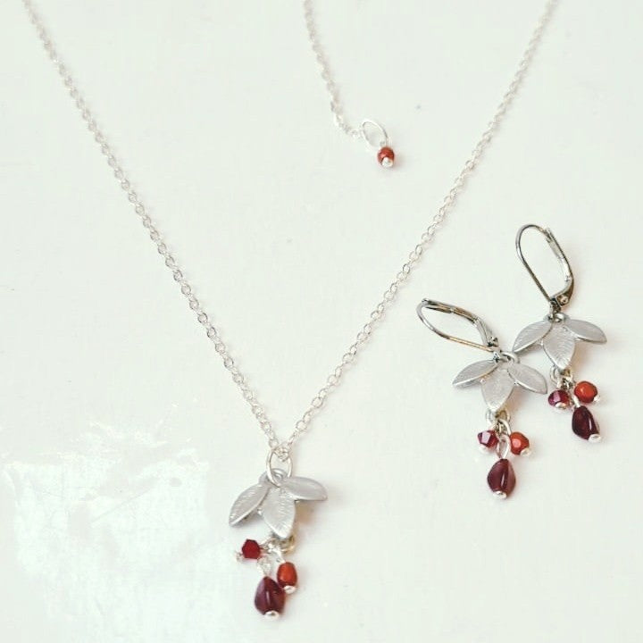 Parure "Trio de Feuilles", Argentée-rouge