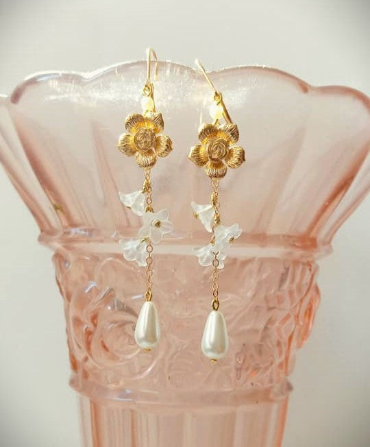 Cascade de Roses Blanches