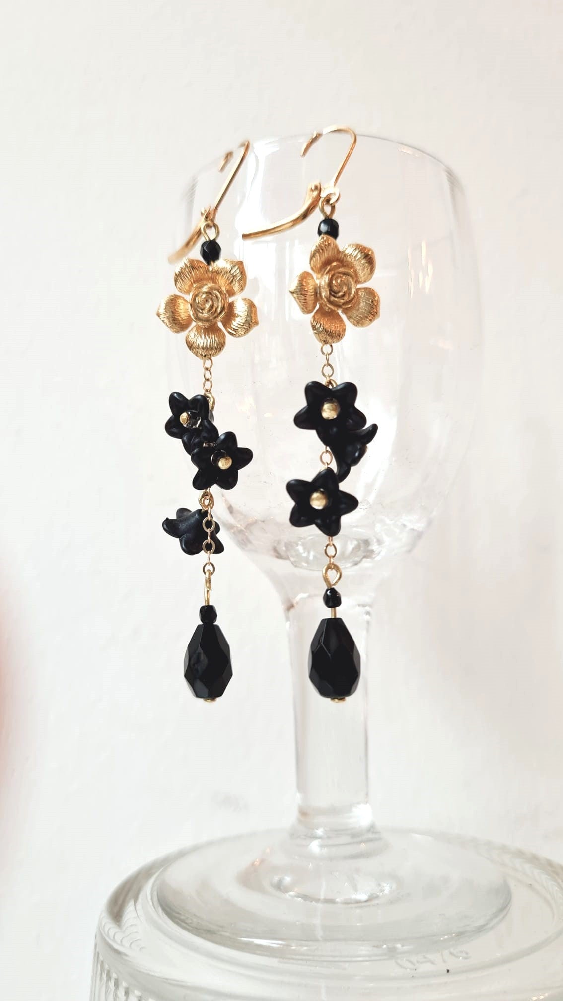 Cascade de Roses Noir Jet