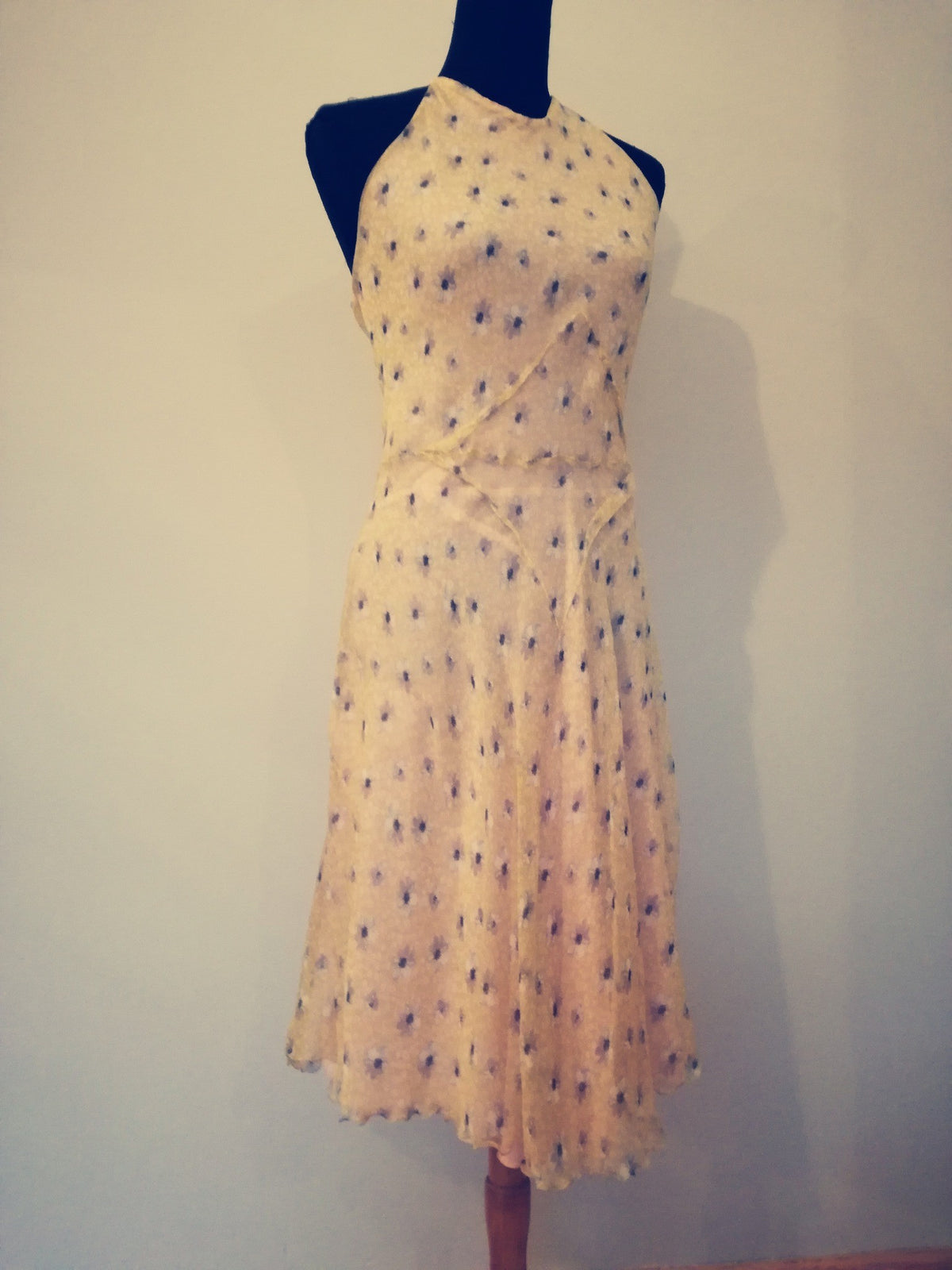 Robe Garden Party: Tissu Daisy jaune (courte et mousseline de soie)